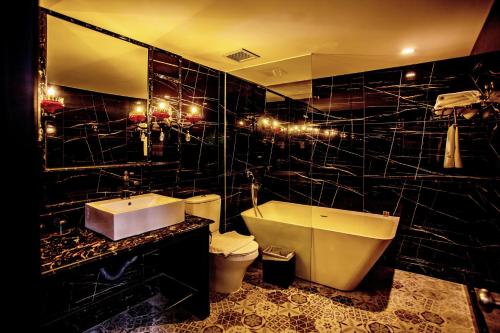 room detail thumbnail 2