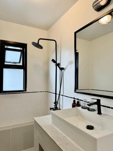 The51Hometel Room Type - Executive Triple Room