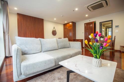 One-Bedroom Apartment image 6