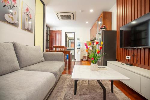 One-Bedroom Apartment image 6