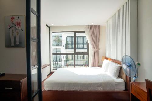 One-Bedroom Apartment image 8