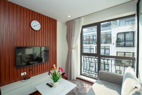 One-Bedroom Apartment image 2