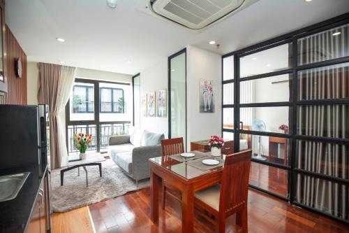 One-Bedroom Apartment image 3