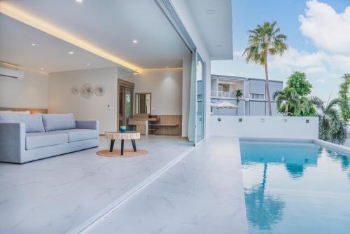 Replay Pool Villa 2