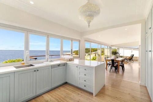 Seabreeze Getaway Oceanfront Family Home in Norah Head in Norah Head