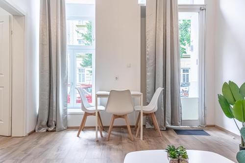Lovely 1BR & 1LR Ground Floor Gem 15 min to City Center via U3 3