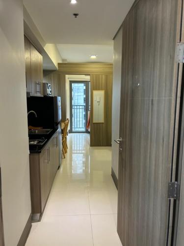 Cairong Inn Condominium TV with Netflix FAME RESIDENCES, Манила