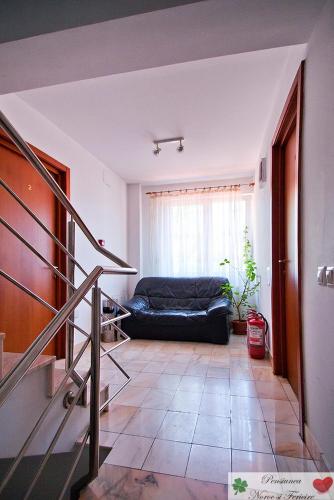 大厅, Noroc si Fericire in 特尔古穆列什