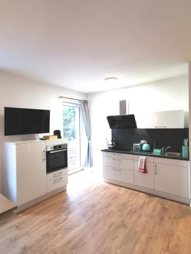 kuhinja, BohnApartments XL Suite - 2 Schlafzimmer mit Balkon - Zentrum - Petersberg - Domplatz in Andreasvorstadt