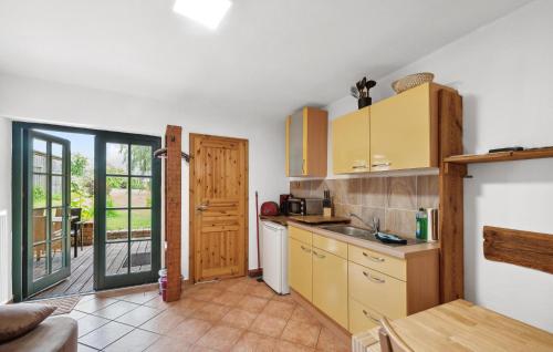 virtuve, Beach Front Apartment In Am Salzhaff With Wifi in Am Salzhaff