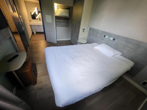 1 double bed, 1 twin bed