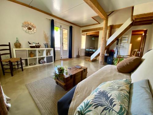 La Petite Grange, pour un séjour écolo-chic ! (La Petite Grange, pour un sejour ecolo-chic !) in Lachapelle-sous-Aubenas
