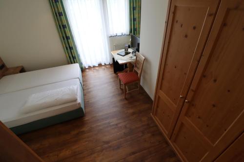 2 twin beds