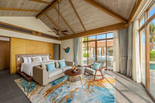 Five Bedroom Premium Beachfront Villa with Private Pool - Spa Inclusive