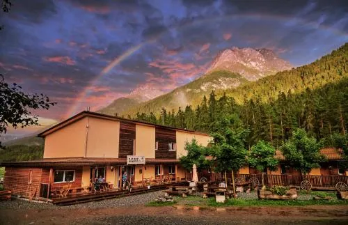 Reitstall und Saloon San Jon in Scuol, Schweiz