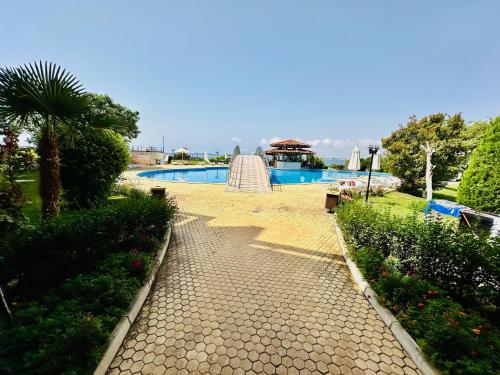 Family Two-Bedroom Apartment with View image 9