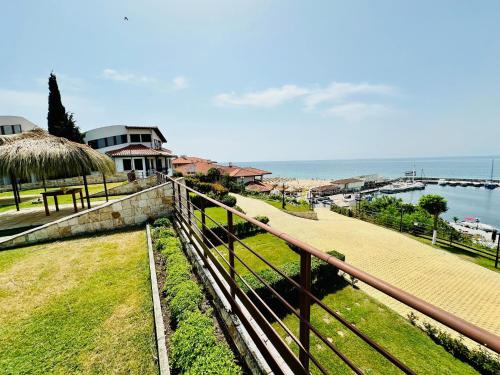Family Two-Bedroom Apartment with View image 7