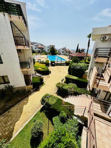 Family Two-Bedroom Apartment with View image 5