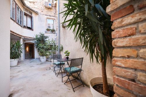 Hidden apartments city center by Adex travel 3
