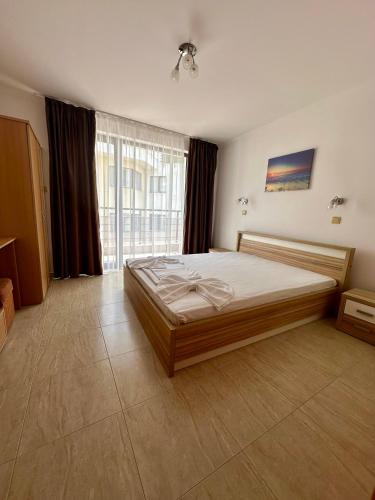 Family Two-Bedroom Apartment with View image 2