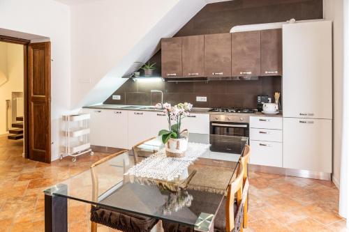 2 bedrooms, 6 beds