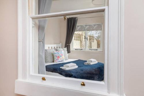 Garden Flat with Bath Skyline Views & Private Patio, Бат (фото 9)