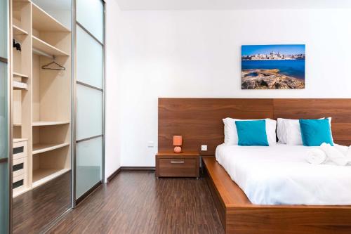 Unique & Spacious 2BR in Valletta Center by ArcoBnb, La Valletta (foto 10)