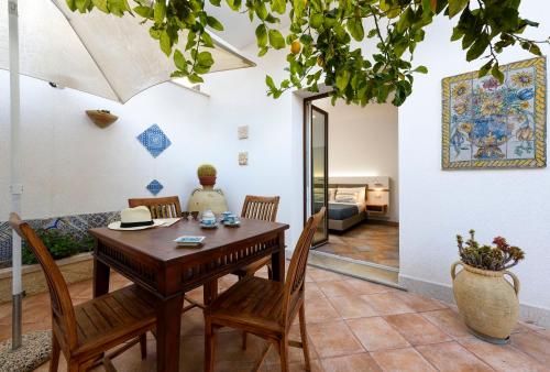Double Room image 8