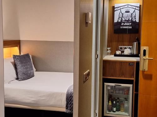 Single Room image 7