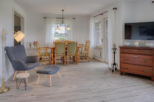 Landhaus Sonnenglück-freistehend und eingezäunt auf ca 1,20m (Landhaus Sonnengluck-freistehend und eingezaunt auf ca 1,20m) in Tetenbüll