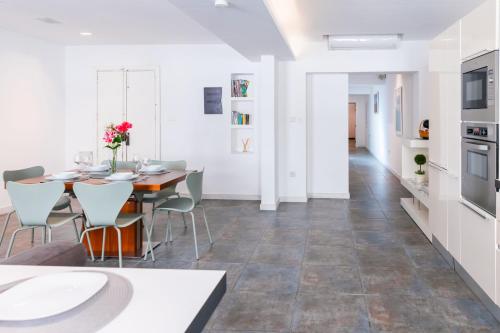 Unique & Spacious 2BR in Valletta Center by ArcoBnb, La Valletta (foto 6)