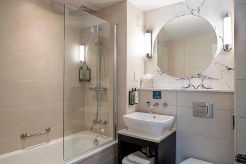 room detail thumbnail 2