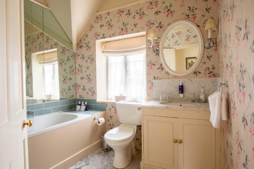 Epsom Cottage - image 10
