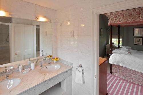 Epsom Cottage - image 13