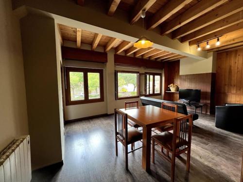 La Vall Apartaments La Plaça (La Vall Apartaments La Placa) in Sant Llorenc De Morunys