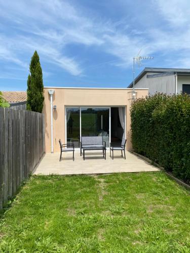 Iekārtas, Maison moderne avec jardin in Saint-Xandre