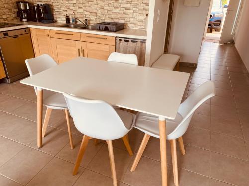 virtuve, Maison moderne avec jardin in Saint-Xandre
