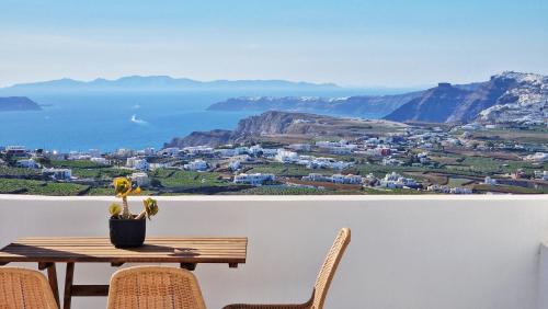 Karpimo North - Boutique Suite with Sunset View & Private Jacuzzi Room Type - One-Bedroom Villa