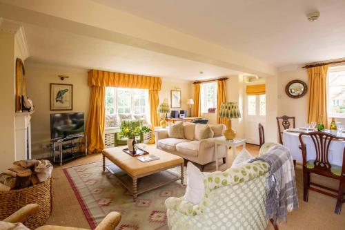Goodwood Cottage - image 11