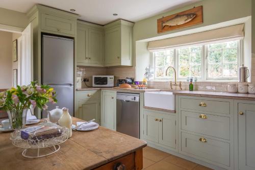 Goodwood Cottage - image 2