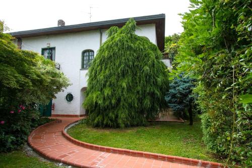 Casa su Lago Privato a due passi da Milano