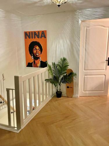 Vrijstaande woning met geweldige omheinde tuin aan bosrand in Ermelo