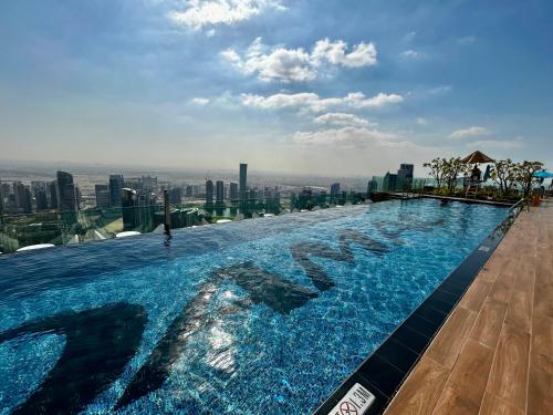 Luxury Stay with Burj Khalifa Views & Infinity Pool, Dubai (foto 10)