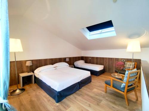 1 king bed, 1 twin bed, 1 sofa bed