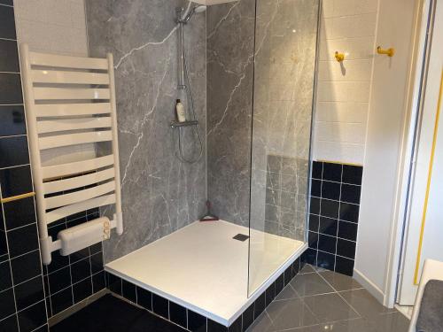 Duša, Le Bon Etage in Fresnes-en-Woevre