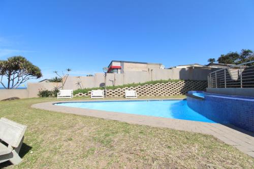 Three-Bedroom Apartment room in Whale Rock 17