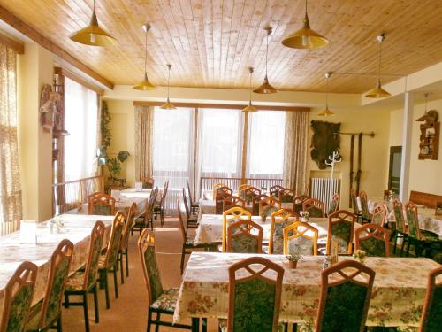 Étterem, Horska chata Roubenka in Strazne