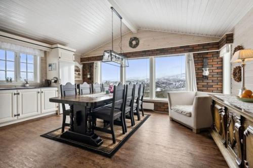 Flott og romslig hytte med særpreg i Lønsdal