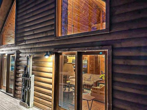 Spacious Log Cabin With Creek 2 Min From Ski Resort in Swiss, USA