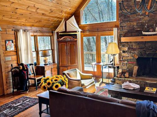 Spacious Log Cabin With Creek 2 Min From Ski Resort in Swiss, USA
